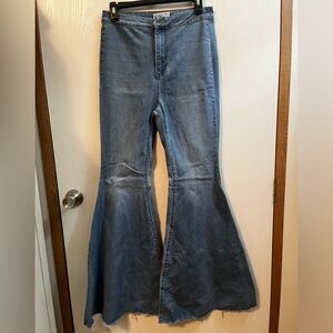 We The Free Free People Women’s Light Wash Flare Leg Raw Hem Hippie Jeans Sz 29